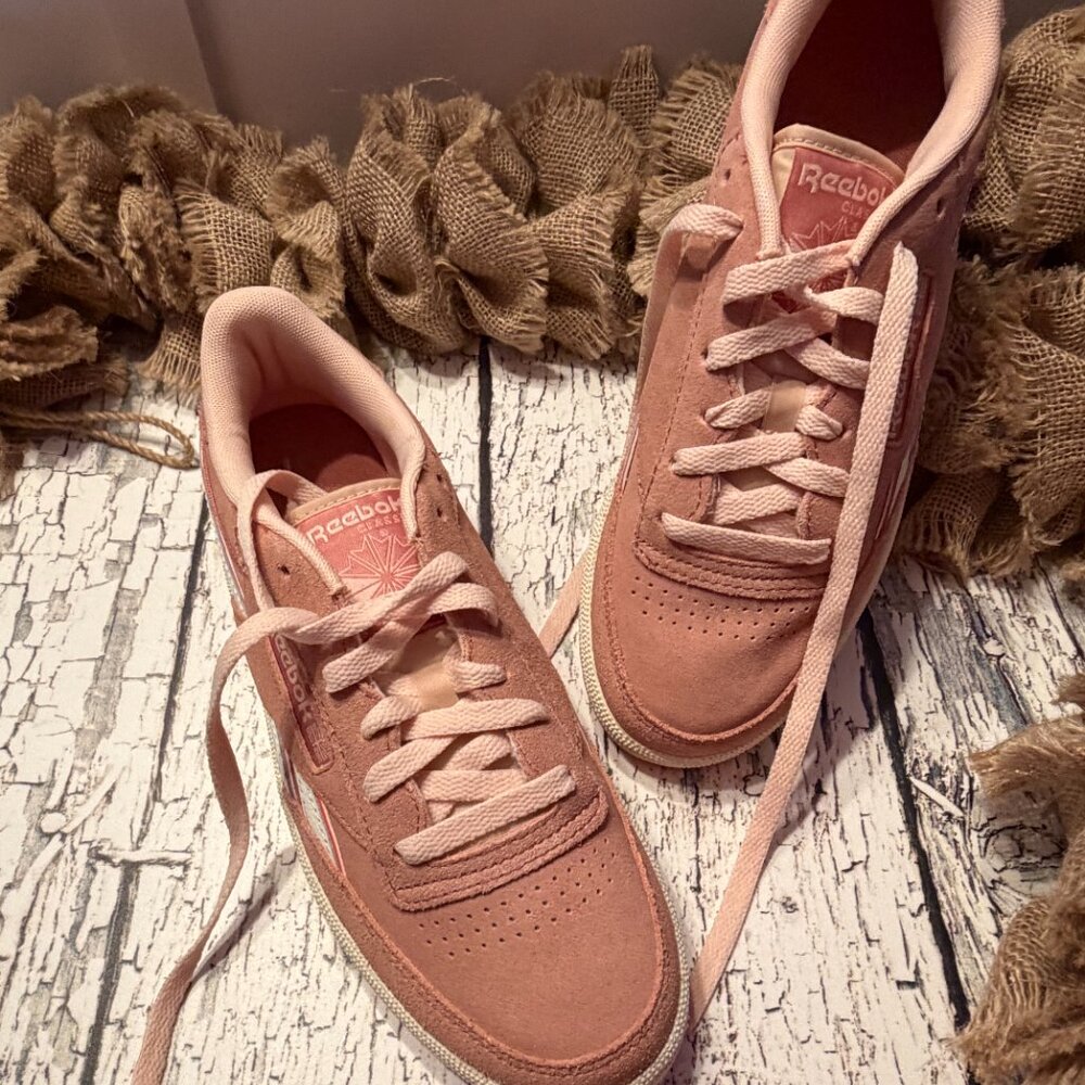 NEW Womens Reebok Platform Fashion Sneakers Pink Salmon Size 9 - Picture 2 of 7